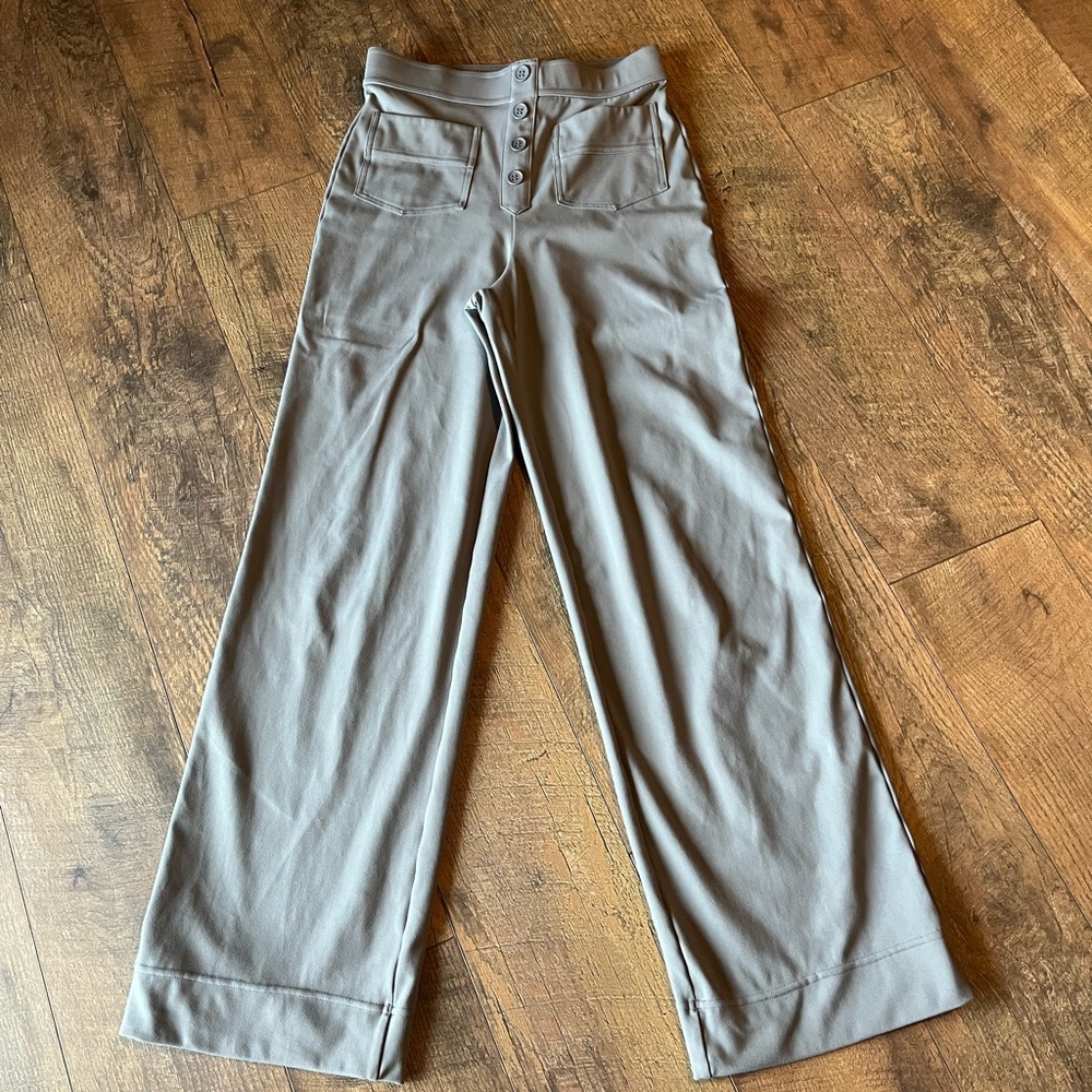 High-Waisted Wide-Leg Pants in grey